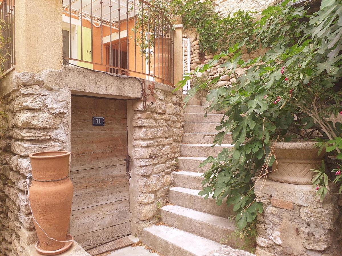 Maison Au Coeur De Fontaine De Vaucluse, Nichee Sur Le Rocher Et Surplombant La Sorgue Buitenkant foto