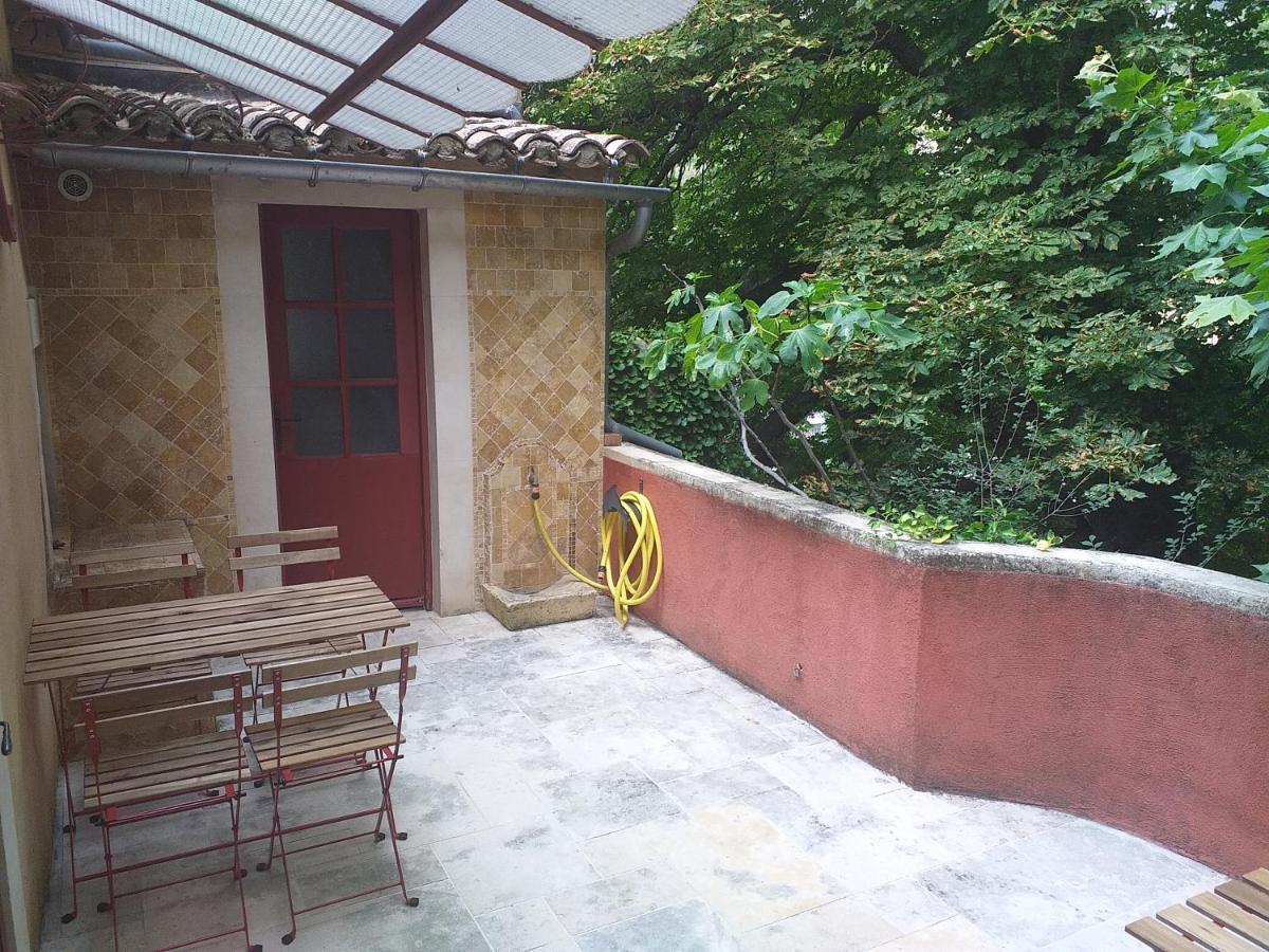 Maison Au Coeur De Fontaine De Vaucluse, Nichee Sur Le Rocher Et Surplombant La Sorgue Buitenkant foto